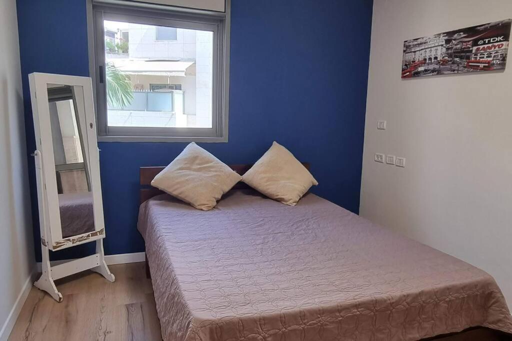 Apartment North /large W/ Pool,spa&gym Tel Aviv