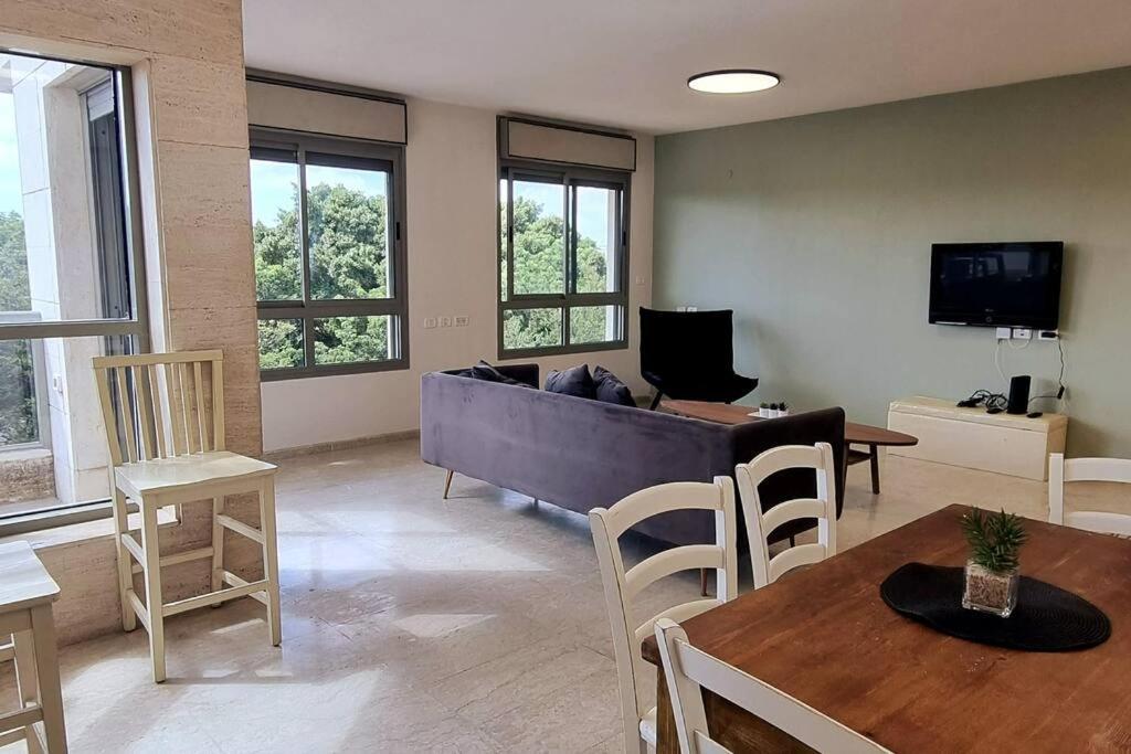 North /large W/ Pool,spa&gym