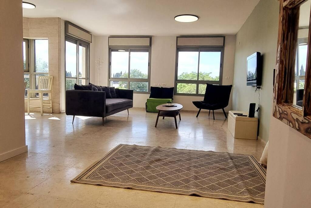 North /large W/ Pool,spa&gym Apartment